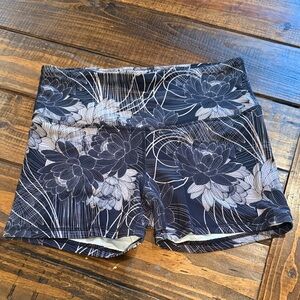 JoyLab Black and White Floral Athletic biker Shorts. Large. Excellent condition